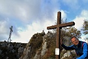 52 Dalla croce lignea vista su Madonnina e Croce 